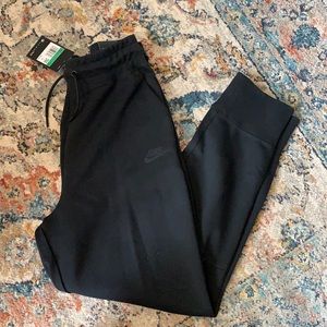 Nike joggers NWT
